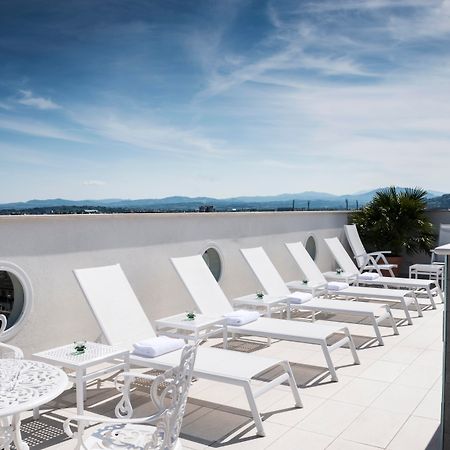 แอร์บาโวลโย โฮเทล Hotel ริมินี ภายนอก รูปภาพ