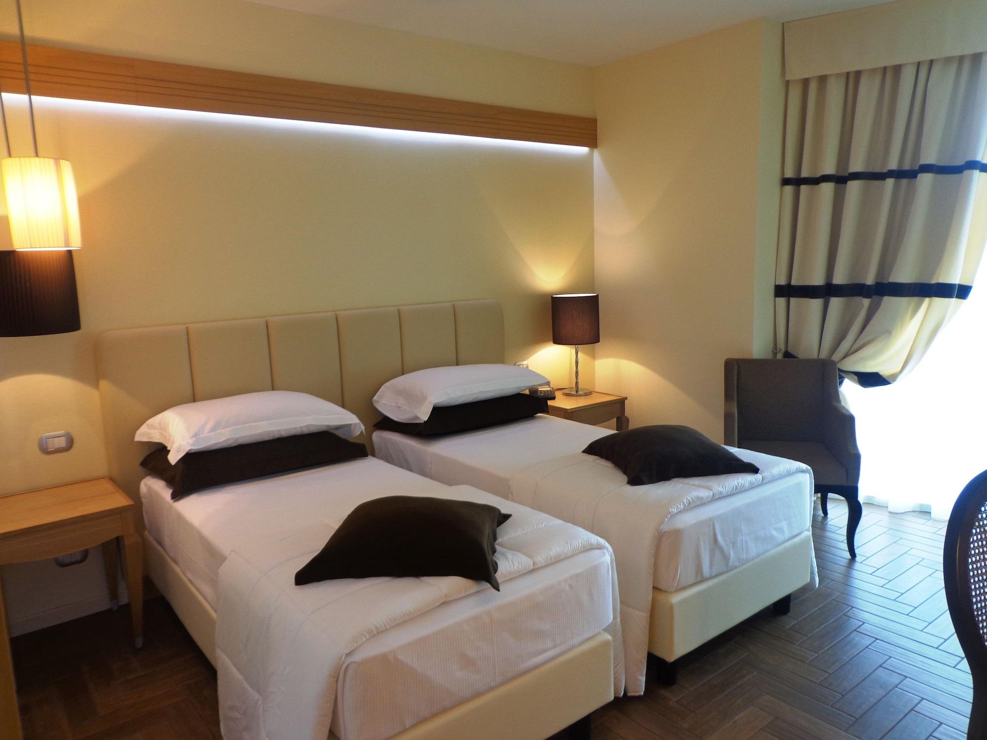 แอร์บาโวลโย โฮเทล Hotel ริมินี ภายนอก รูปภาพ