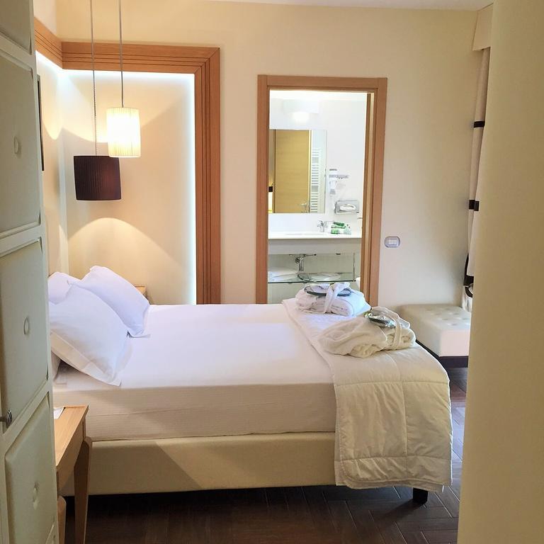 แอร์บาโวลโย โฮเทล Hotel ริมินี ภายนอก รูปภาพ