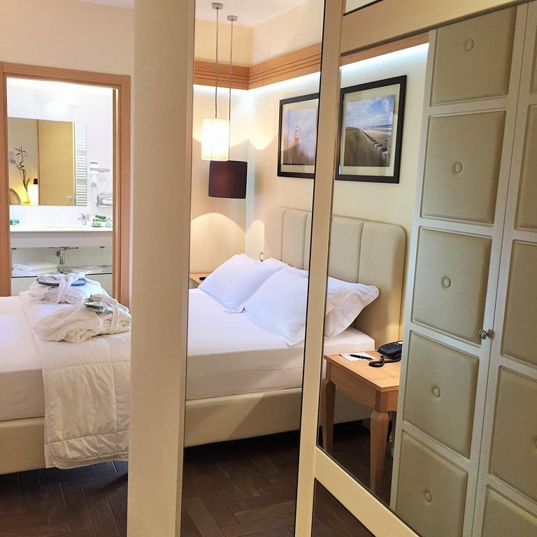 แอร์บาโวลโย โฮเทล Hotel ริมินี ภายนอก รูปภาพ