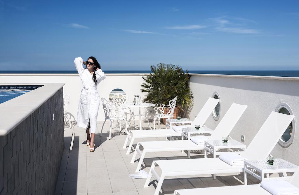 แอร์บาโวลโย โฮเทล Hotel ริมินี ภายนอก รูปภาพ